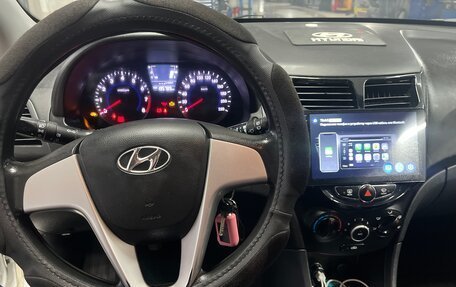 Hyundai Solaris II рестайлинг, 2011 год, 620 000 рублей, 12 фотография