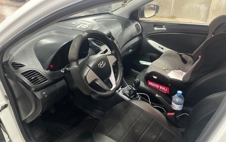 Hyundai Solaris II рестайлинг, 2011 год, 620 000 рублей, 9 фотография