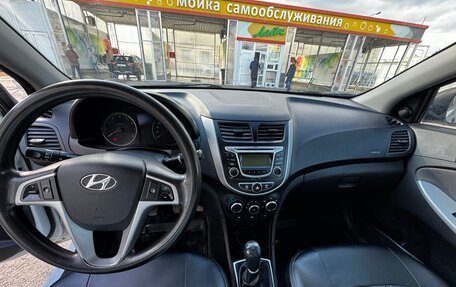 Hyundai Solaris II рестайлинг, 2013 год, 800 000 рублей, 2 фотография