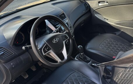 Hyundai Solaris II рестайлинг, 2013 год, 800 000 рублей, 9 фотография