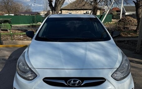 Hyundai Solaris II рестайлинг, 2013 год, 800 000 рублей, 5 фотография