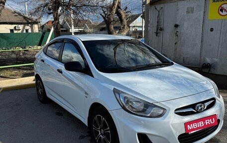 Hyundai Solaris II рестайлинг, 2013 год, 800 000 рублей, 3 фотография