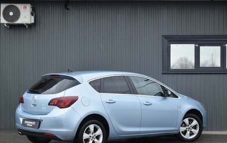 Opel Astra J, 2011 год, 549 888 рублей, 9 фотография