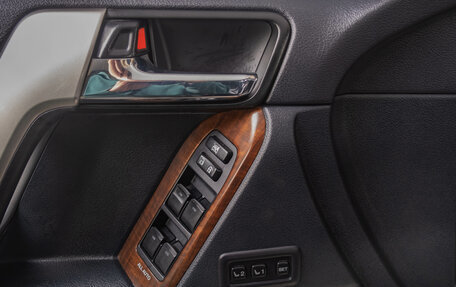 Toyota Land Cruiser Prado 150 рестайлинг 2, 2010 год, 2 829 000 рублей, 8 фотография