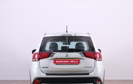 Mitsubishi Outlander III рестайлинг 3, 2016 год, 1 699 000 рублей, 5 фотография