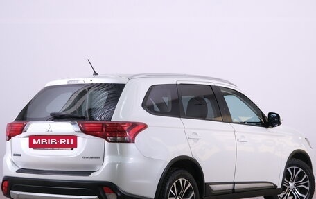 Mitsubishi Outlander III рестайлинг 3, 2016 год, 1 699 000 рублей, 6 фотография