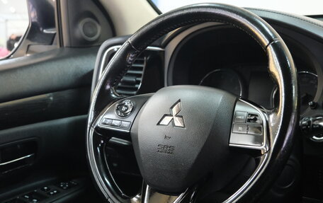 Mitsubishi Outlander III рестайлинг 3, 2016 год, 1 699 000 рублей, 13 фотография