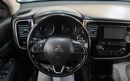 Mitsubishi Outlander III рестайлинг 3, 2016 год, 1 699 000 рублей, 12 фотография