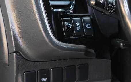 Mitsubishi Outlander III рестайлинг 3, 2016 год, 1 699 000 рублей, 9 фотография