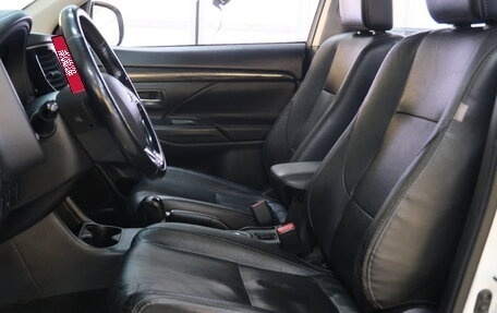 Mitsubishi Outlander III рестайлинг 3, 2016 год, 1 699 000 рублей, 7 фотография