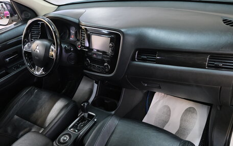 Mitsubishi Outlander III рестайлинг 3, 2016 год, 1 699 000 рублей, 18 фотография