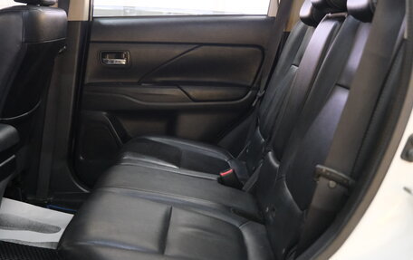 Mitsubishi Outlander III рестайлинг 3, 2016 год, 1 699 000 рублей, 20 фотография