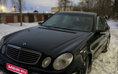 Mercedes-Benz E-Класс, 2003 год, 680 000 рублей, 1 фотография