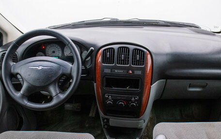 Chrysler Town & Country IV, 2006 год, 700 000 рублей, 14 фотография