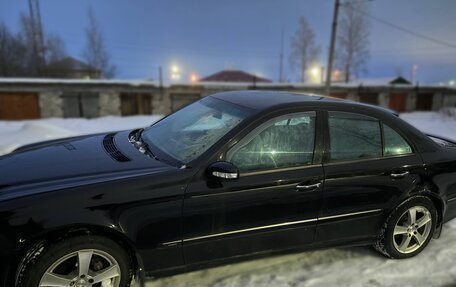 Mercedes-Benz E-Класс, 2003 год, 680 000 рублей, 3 фотография