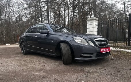 Mercedes-Benz E-Класс, 2011 год, 1 333 000 рублей, 3 фотография