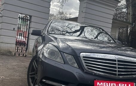 Mercedes-Benz E-Класс, 2011 год, 1 333 000 рублей, 2 фотография
