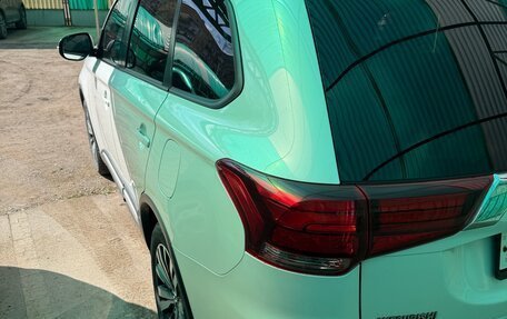 Mitsubishi Outlander III рестайлинг 3, 2019 год, 2 200 000 рублей, 4 фотография