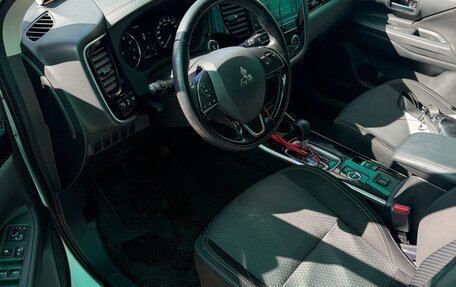 Mitsubishi Outlander III рестайлинг 3, 2019 год, 2 200 000 рублей, 6 фотография