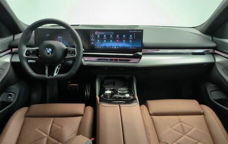 BMW 5 серия, 2025 год, 9 700 000 рублей, 11 фотография