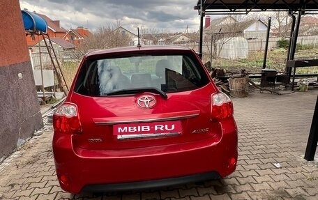 Toyota Auris II, 2011 год, 900 000 рублей, 3 фотография