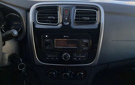 Renault Logan II, 2017 год, 823 000 рублей, 17 фотография