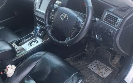 Toyota Crown Majesta, 2006 год, 600 000 рублей, 8 фотография