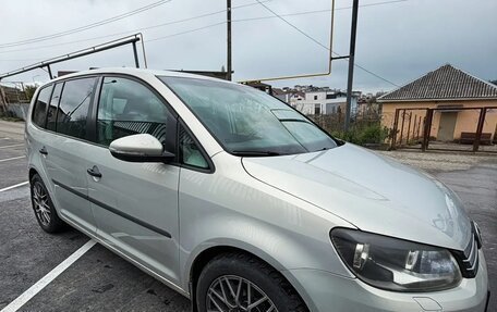 Volkswagen Touran III, 2010 год, 990 000 рублей, 6 фотография