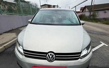 Volkswagen Touran III, 2010 год, 990 000 рублей, 4 фотография