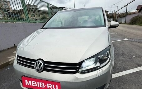 Volkswagen Touran III, 2010 год, 990 000 рублей, 7 фотография