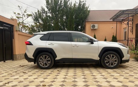 Toyota RAV4, 2024 год, 3 950 000 рублей, 5 фотография