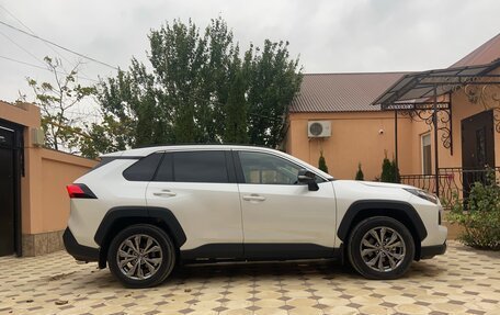 Toyota RAV4, 2024 год, 3 950 000 рублей, 6 фотография