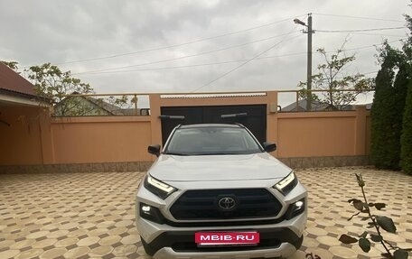 Toyota RAV4, 2024 год, 3 950 000 рублей, 3 фотография