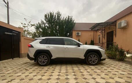 Toyota RAV4, 2024 год, 3 950 000 рублей, 7 фотография