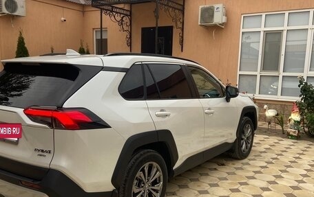 Toyota RAV4, 2024 год, 3 950 000 рублей, 8 фотография