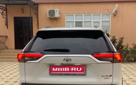 Toyota RAV4, 2024 год, 3 950 000 рублей, 10 фотография