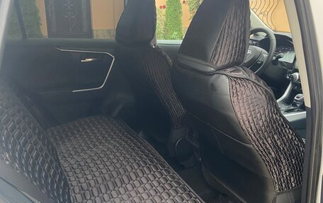 Toyota RAV4, 2024 год, 3 950 000 рублей, 21 фотография