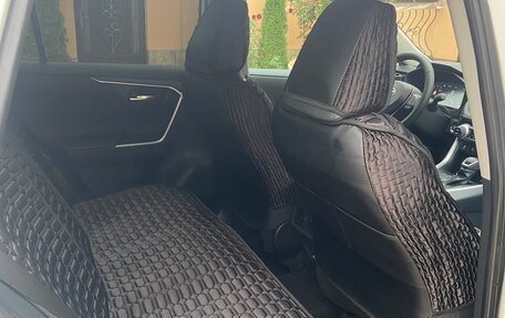 Toyota RAV4, 2024 год, 3 950 000 рублей, 20 фотография