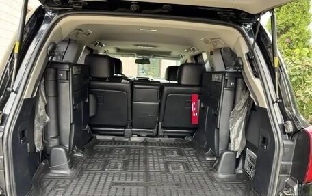 Toyota Land Cruiser 200, 2015 год, 4 799 999 рублей, 16 фотография