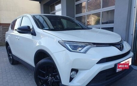 Toyota RAV4, 2018 год, 2 310 000 рублей, 8 фотография