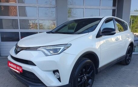 Toyota RAV4, 2018 год, 2 310 000 рублей, 3 фотография