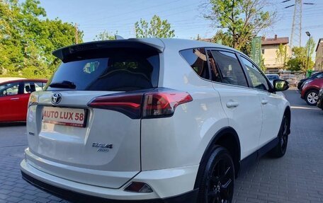 Toyota RAV4, 2018 год, 2 310 000 рублей, 9 фотография