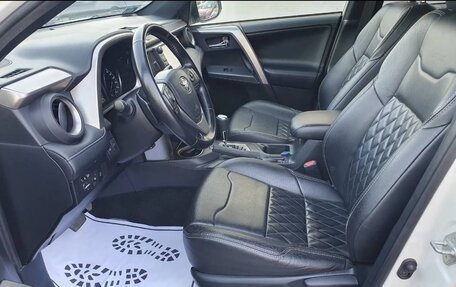 Toyota RAV4, 2018 год, 2 310 000 рублей, 13 фотография