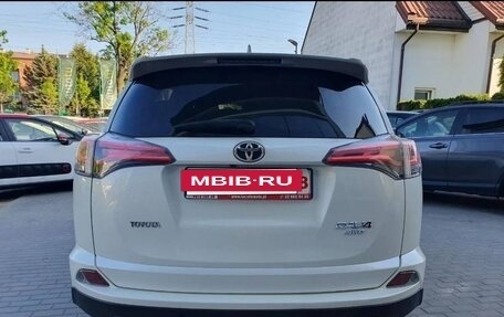 Toyota RAV4, 2018 год, 2 310 000 рублей, 10 фотография