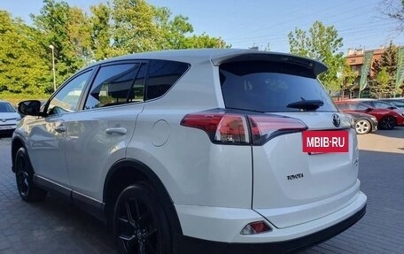 Toyota RAV4, 2018 год, 2 310 000 рублей, 12 фотография