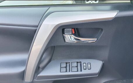 Toyota RAV4, 2018 год, 2 310 000 рублей, 29 фотография