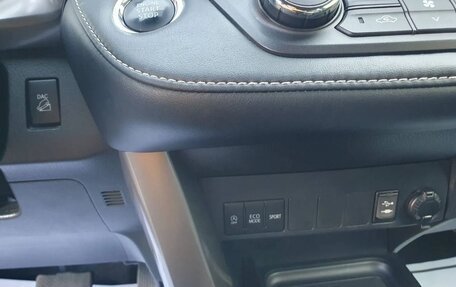 Toyota RAV4, 2018 год, 2 310 000 рублей, 30 фотография