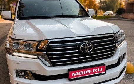 Toyota Land Cruiser 200, 2018 год, 5 700 000 рублей, 1 фотография