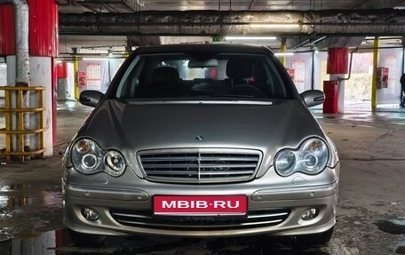 Mercedes-Benz C-Класс, 2006 год, 950 000 рублей, 1 фотография
