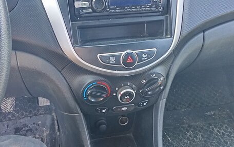 Hyundai Solaris II рестайлинг, 2011 год, 670 000 рублей, 4 фотография